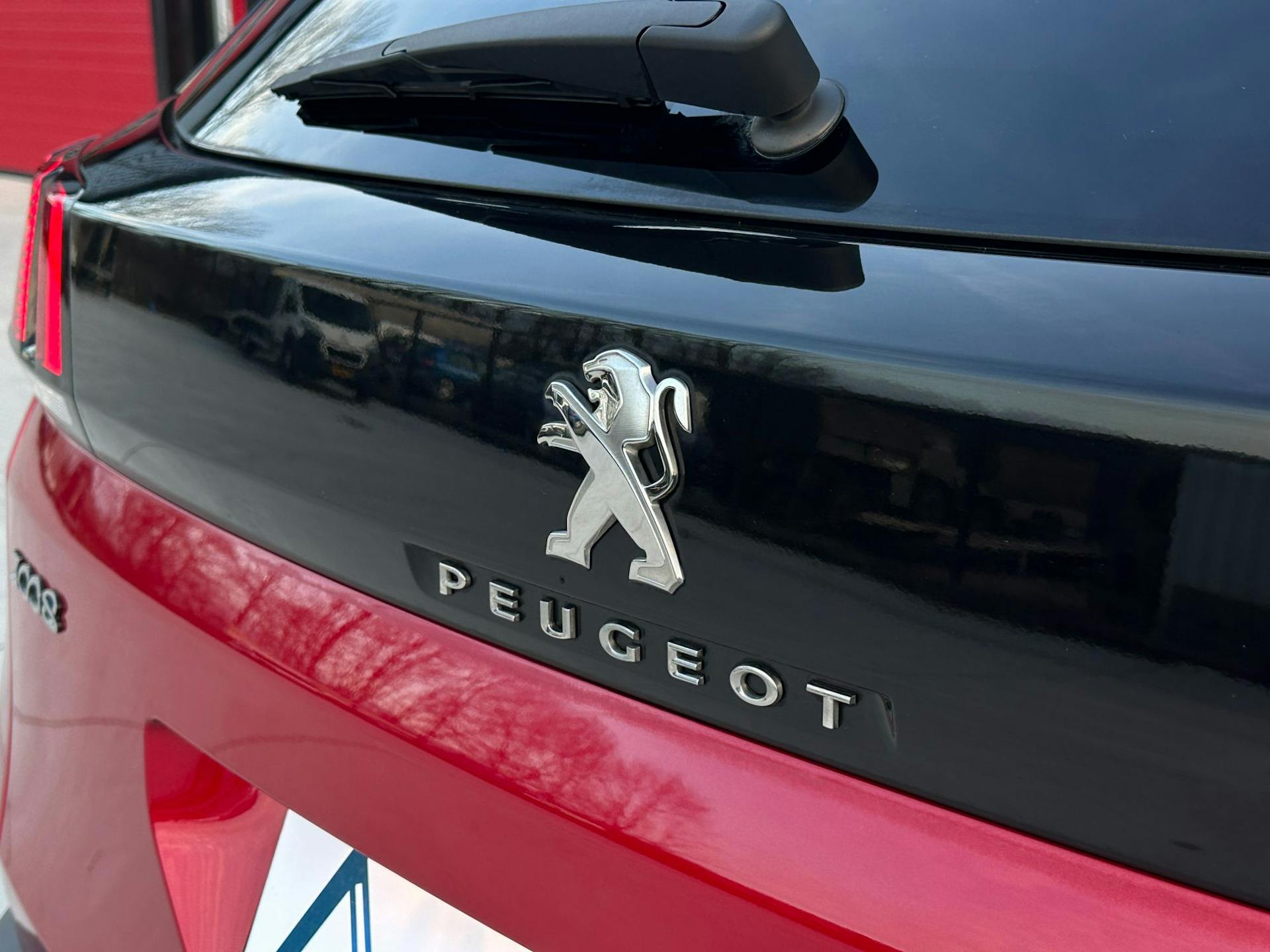 Peugeot 3008 1.2 130 pk Allure Automaat, Grip Control, Panoramadak en Lage KM Stand