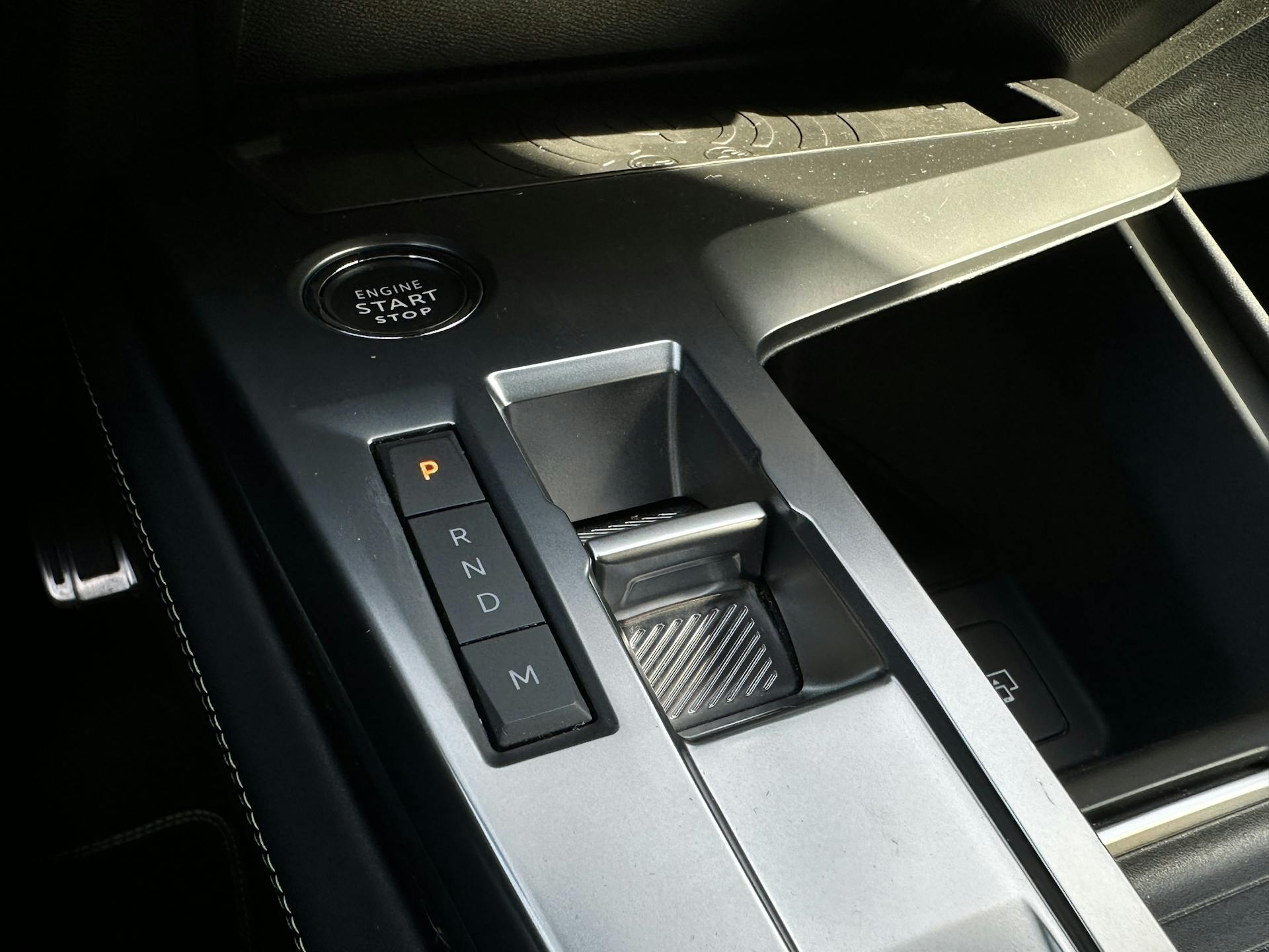 Peugeot 308 GT 130 pk automaat met Navigatie, ACC, Dodehoeksensoren, incl BTW.