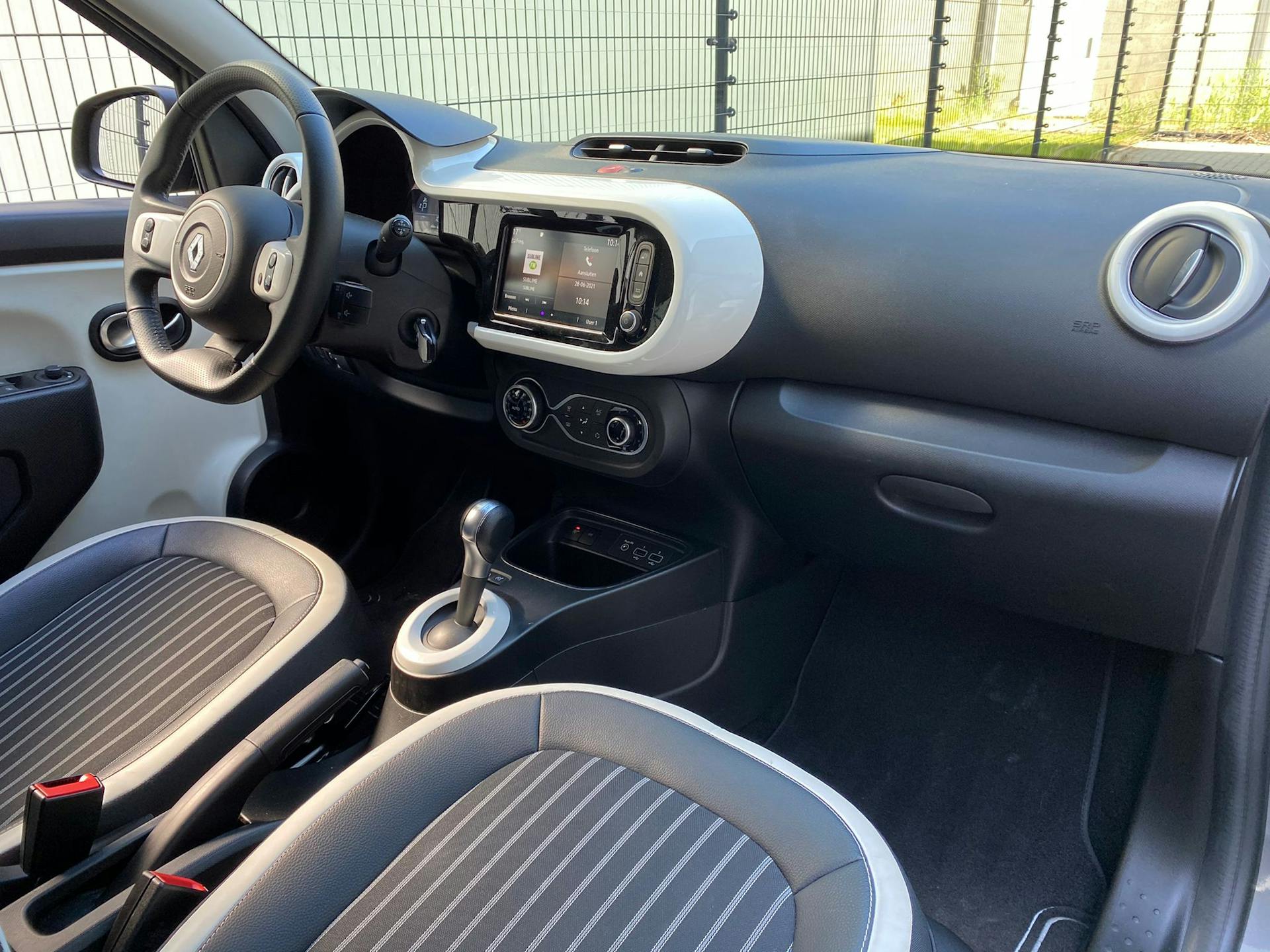 Renault Twingo 0.9 TCe 92 pk Automaat met Lederen bekleding en Camera