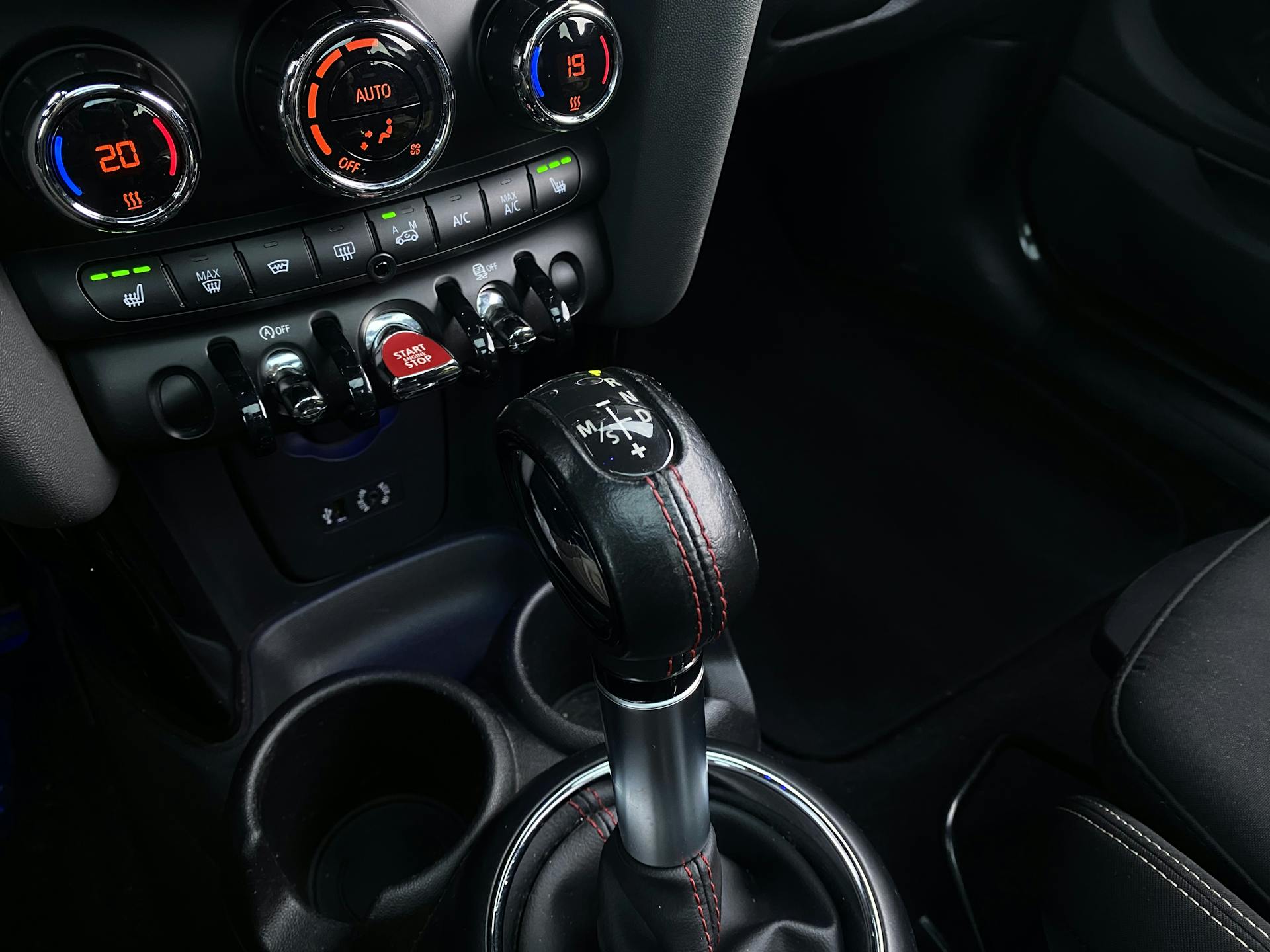 MINI Cooper S 2.0 192 pk Chili Serious Business, Panoramadak, Navigatie, Historie bekend