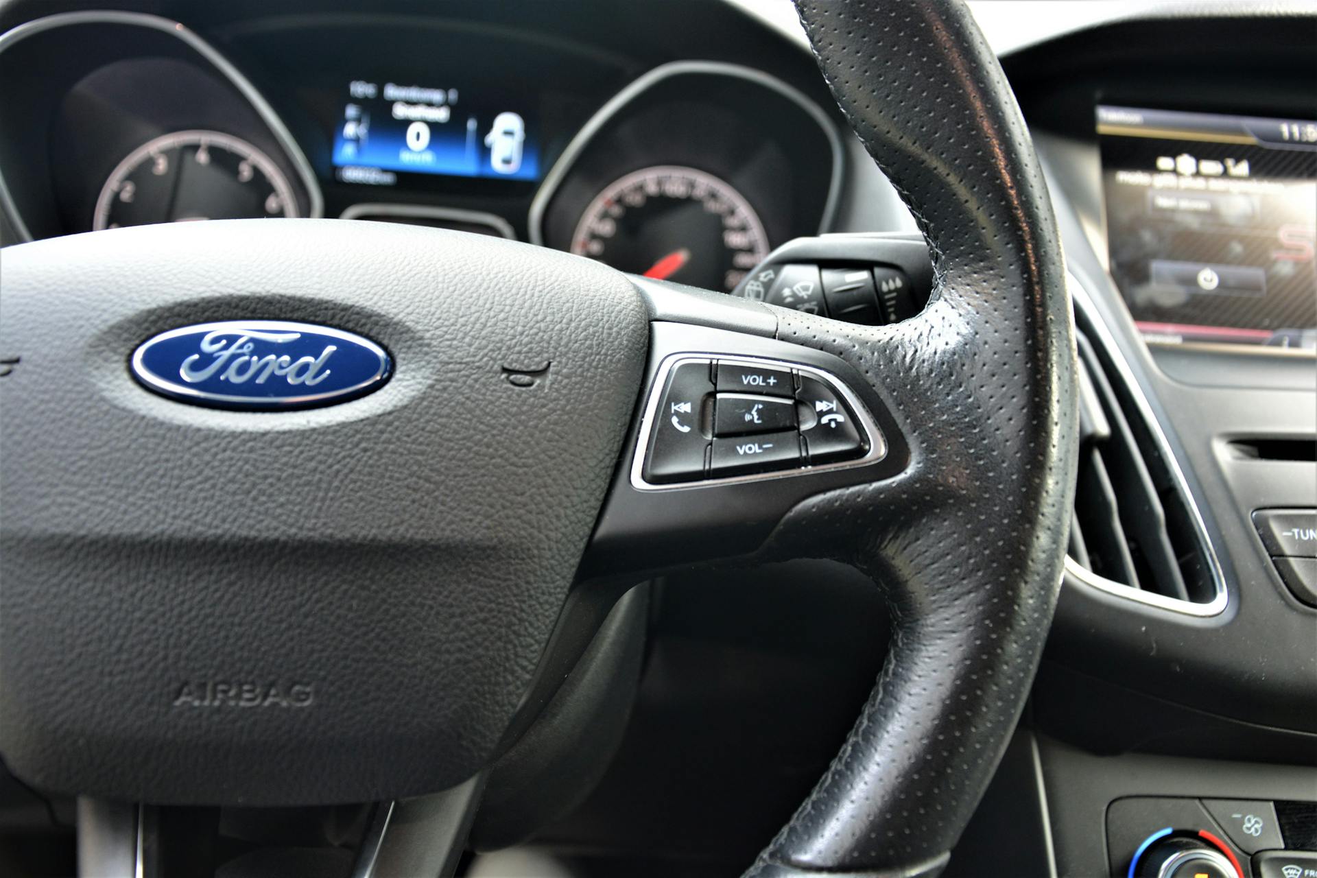 Ford Focus ST-2 2.0 250 pk Leder, Navigatie en onderhoudshistorie
