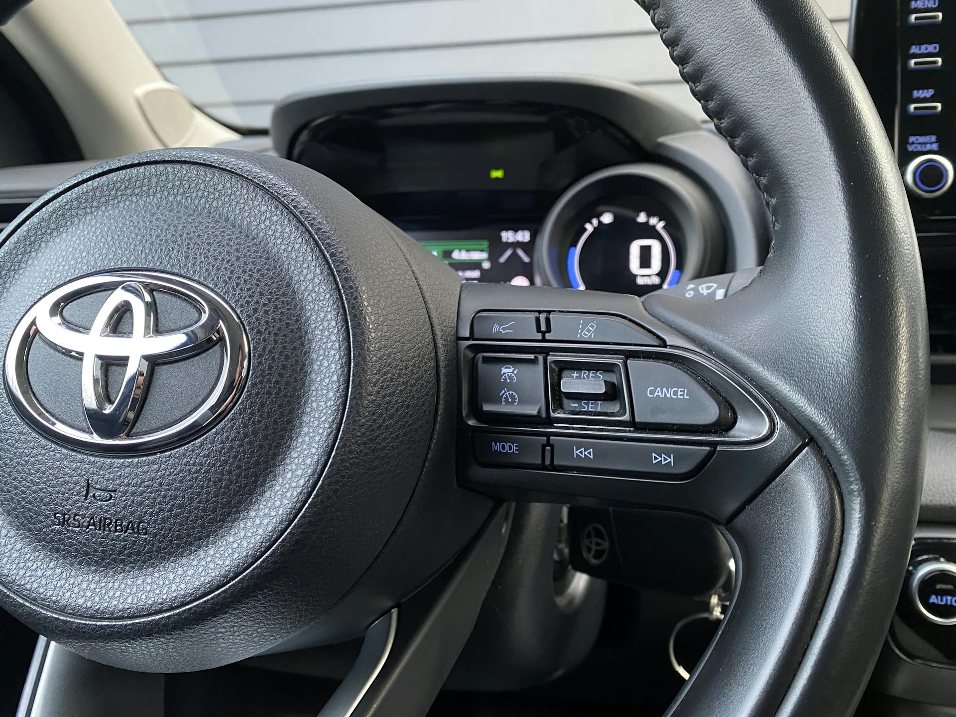 Toyota Yaris 1.5 116 pk Dynamic Bi-Tone, Dealer onderhouden, ACC