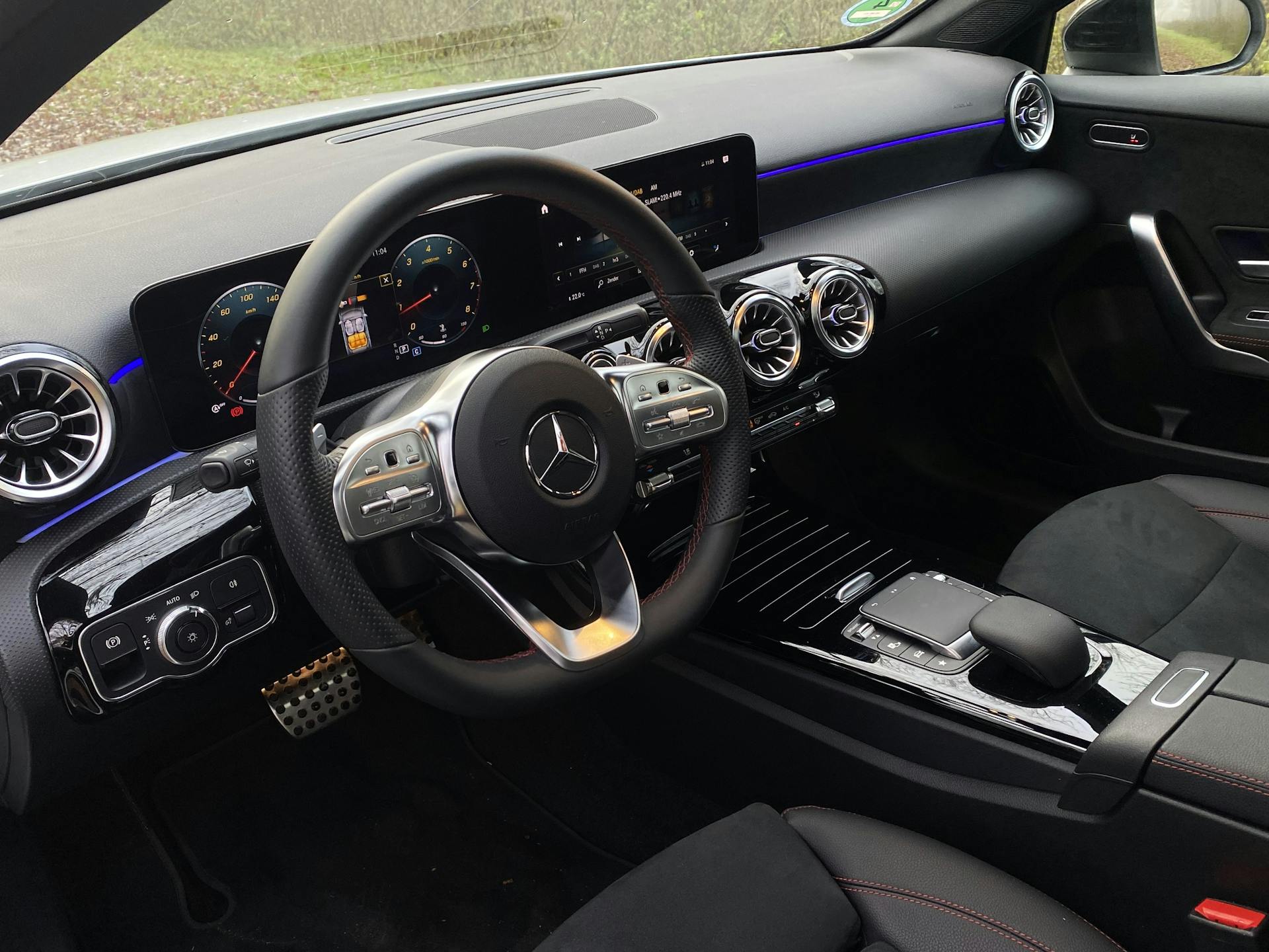 Mercedes A200 AMG Line Automaat met Ambient verlichting, Panoramadak