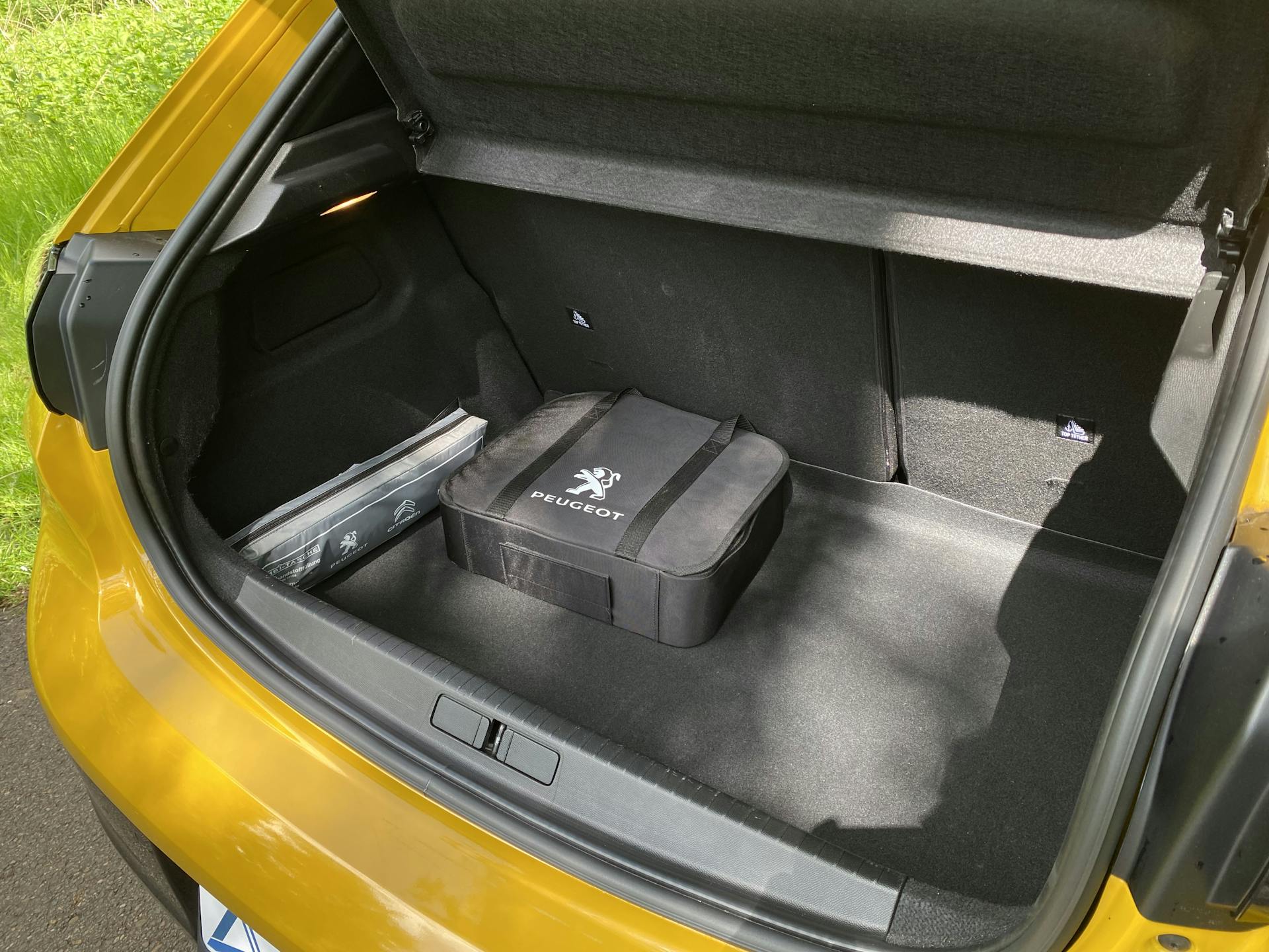Peugeot E208 Allure Pack, Fase 3, Apple Carplay, Camera, Navigatie, BTW